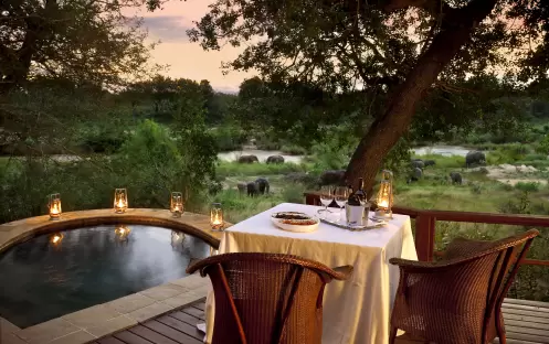 Lion Sands, Tinga Lodge-Tinga Lodge suite, dinner on private deck